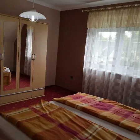 Zsiga Apartman Haus Appartamento *