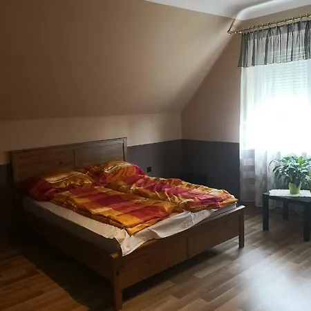 Appartamento Zsiga Apartman Haus