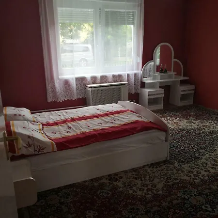 Zsiga Apartman Haus Appartamento *